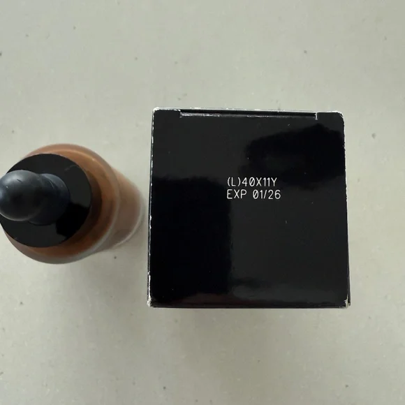 LUMINOUS SILK GLOW LIQUID BRONZER - Picture 7 of 7